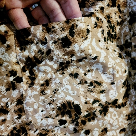 Live 4 Truth Animal Print & Floral Button Up Collared Shirt Women's Plus 3X EUC - Picture 5 of 9